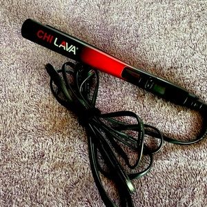 CHI LAVA titanium straightener excellent condition- adjust temp, auto shut off.